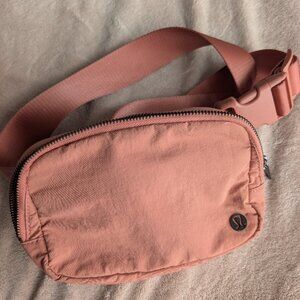 Lululemon everywhere bag in antique rose
